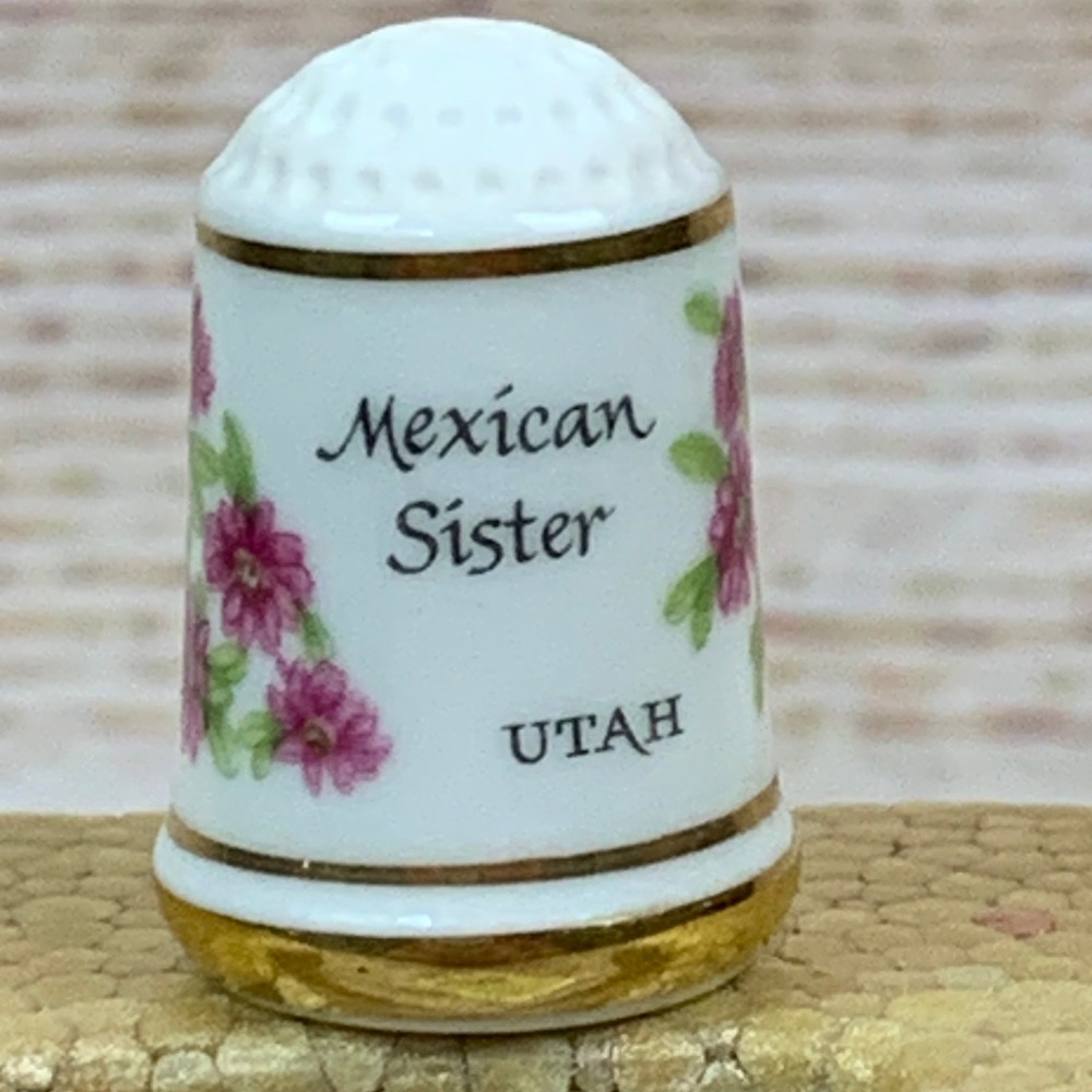 Franklin Porcelain Mexican Sister Utah Thimble 1979 Helen Hall Signed‎